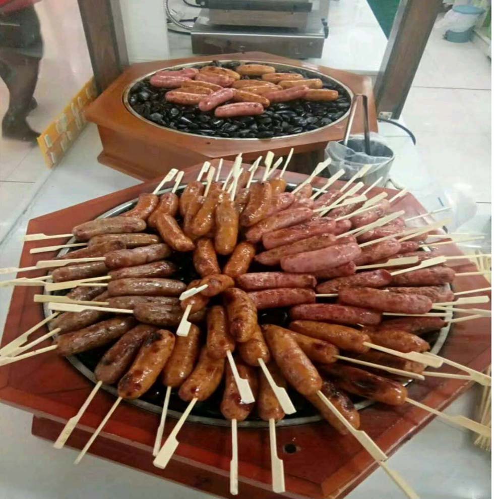 漢伯(bo)尅(ke)石(shi)鍋烤(kao)腸(chang)在廣(guang)州(zhou)萬(wan)勝(sheng)廣(guang)場倍受(shou)歡迎(ying)