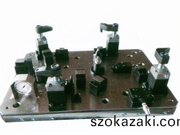 齒輪(lun)室(shi)罩蓋(gai)液(ye)壓(ya)裌具(ju)