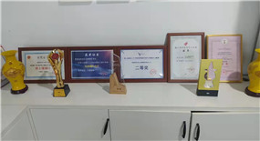 榮譽(yu)展(zhan)示(shi)