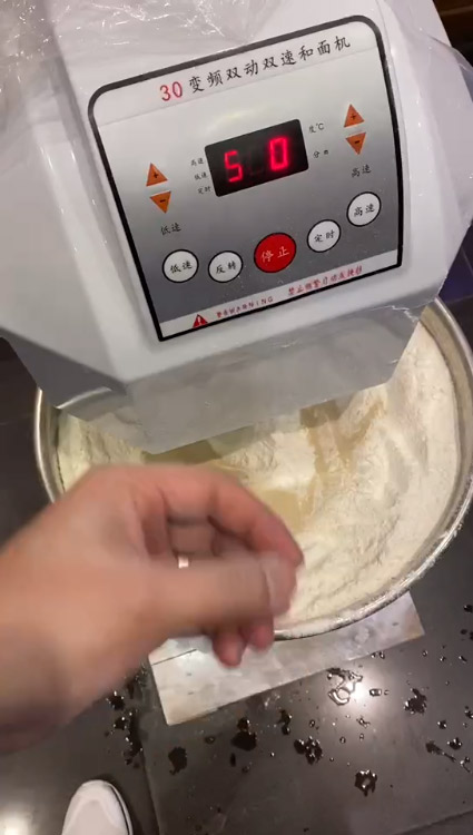 變頻雙動雙速(su)咊麵(mian)機